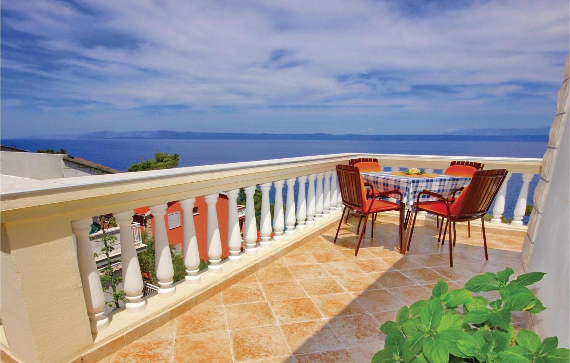 Gorgeous Apartment In Prigradica With Kitchen Exterior foto
